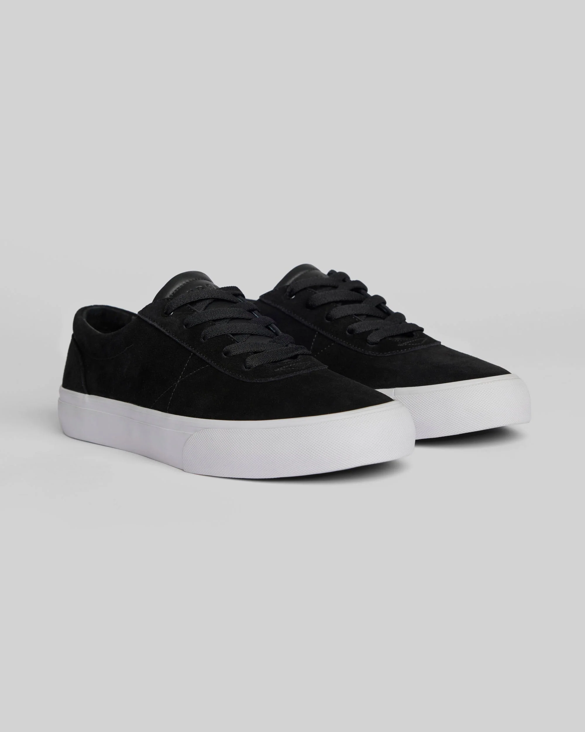 CHAPTER | BLACK / WHITE - Image 2