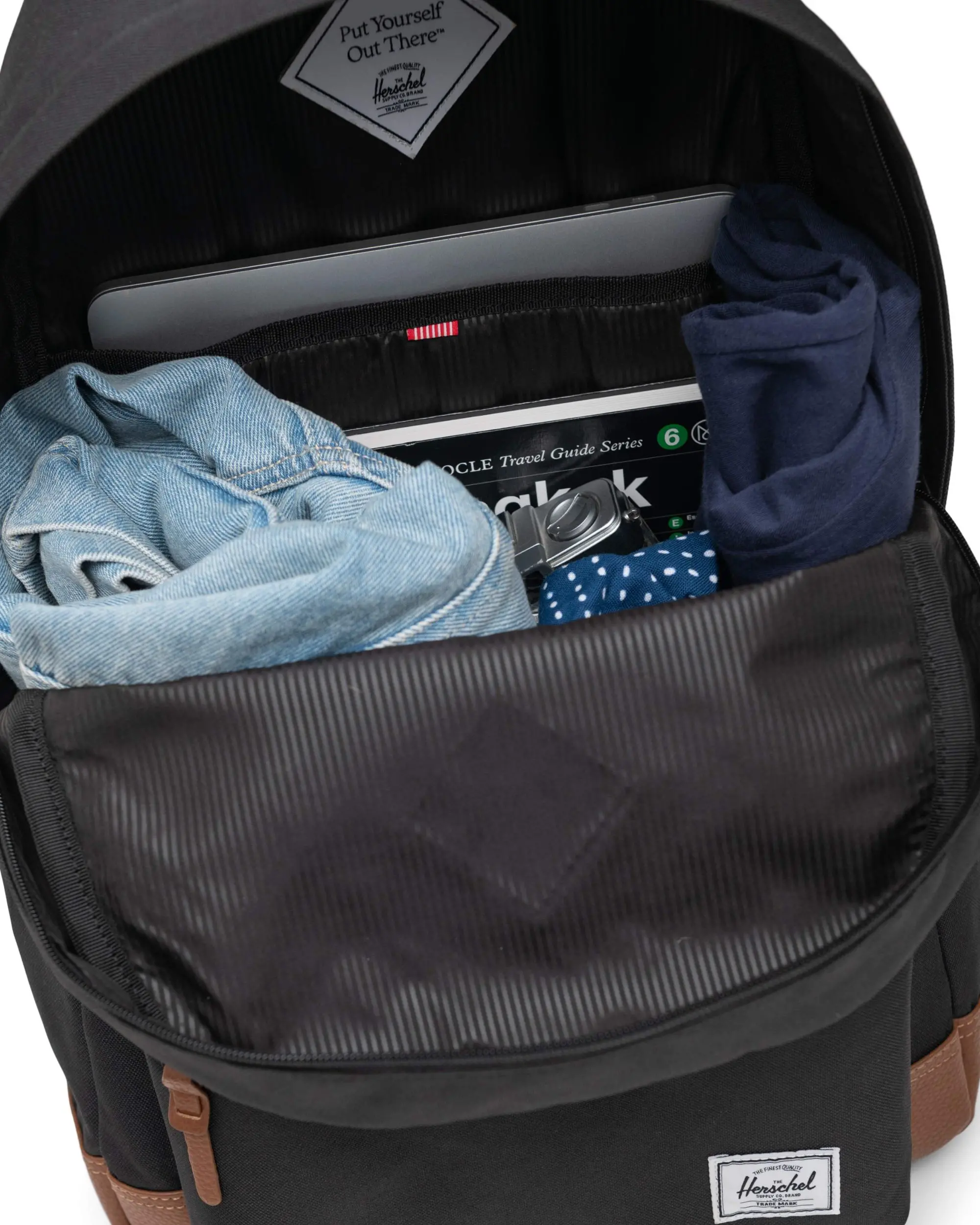 Herschel Heritage Backpack 24L (Black/Tan) - Image 2